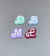 Load image into Gallery viewer, Initial Letter keyring swirl font blank